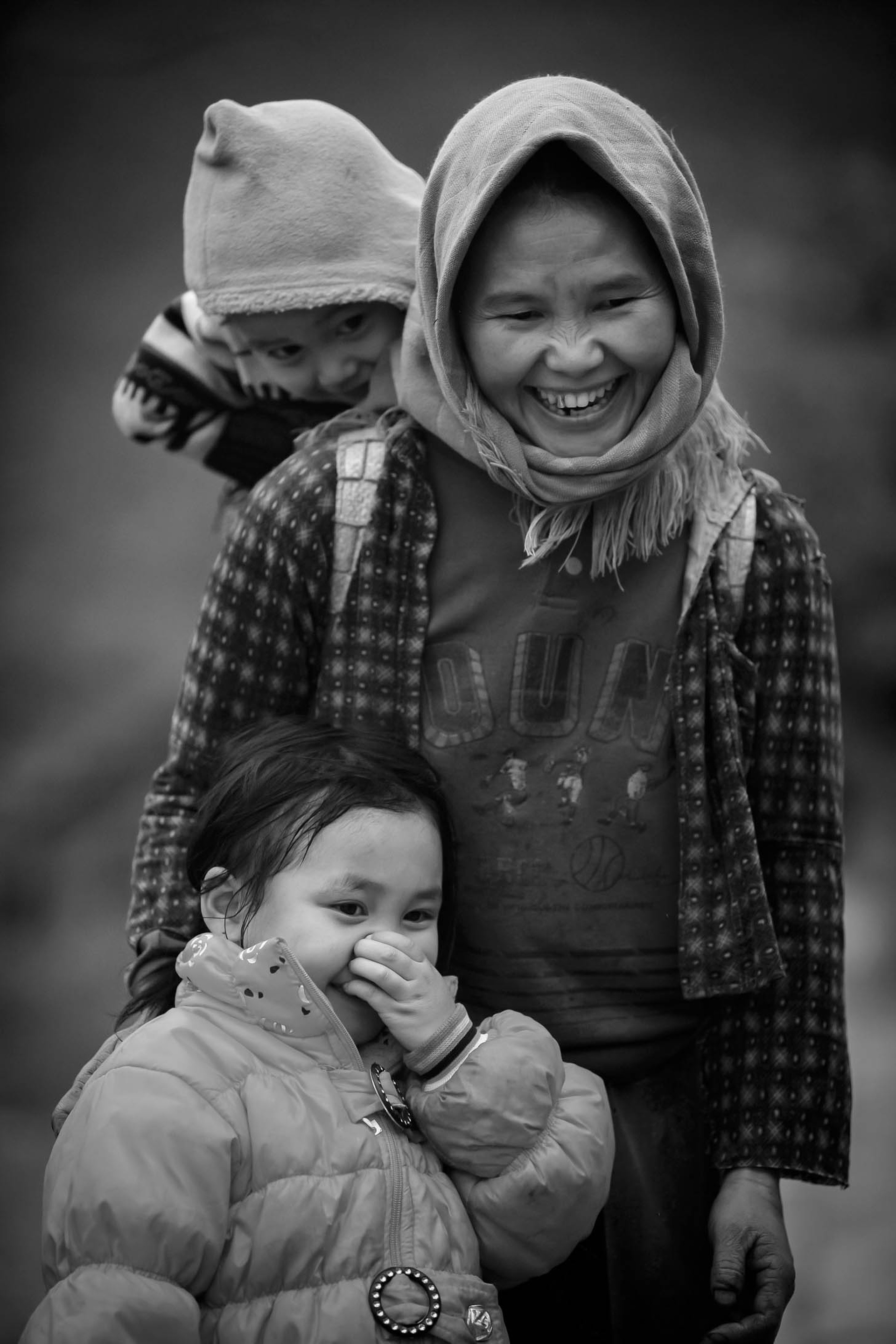 Tình mẫu tử thiêng liêng của phụ nữ Việt qua triển lãm ảnh Mẹ yêu con - 8 Tình mẫu tử thiêng liêng của phụ nữ Việt qua triển lãm ảnh Mẹ yêu con - 8