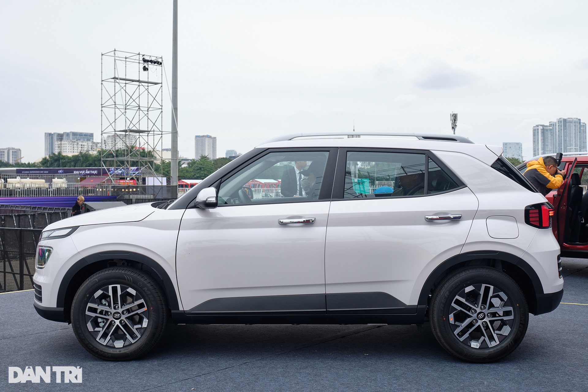 Tân binh này liệu có làm nên chuyện trước Kia Sonet và Toyota Raize? - 3 Tân binh này liệu có làm nên chuyện trước Kia Sonet và Toyota Raize? - 3