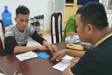 Vờ mua vàng, giật sợi dây chuyền rồi tẩu thoát