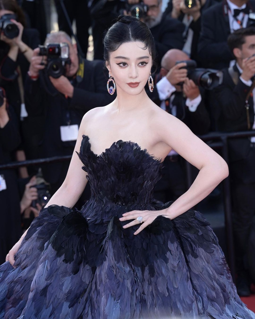 Những bộ đầm lộng lẫy của Phạm Băng Băng tại Cannes 2023 - 4 Những bộ đầm lộng lẫy của Phạm Băng Băng tại Cannes 2023 - 4