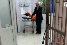 Bé gái 13 tuổi tử vong ở Trung tâm Y tế huyện, người nhà phản ứng