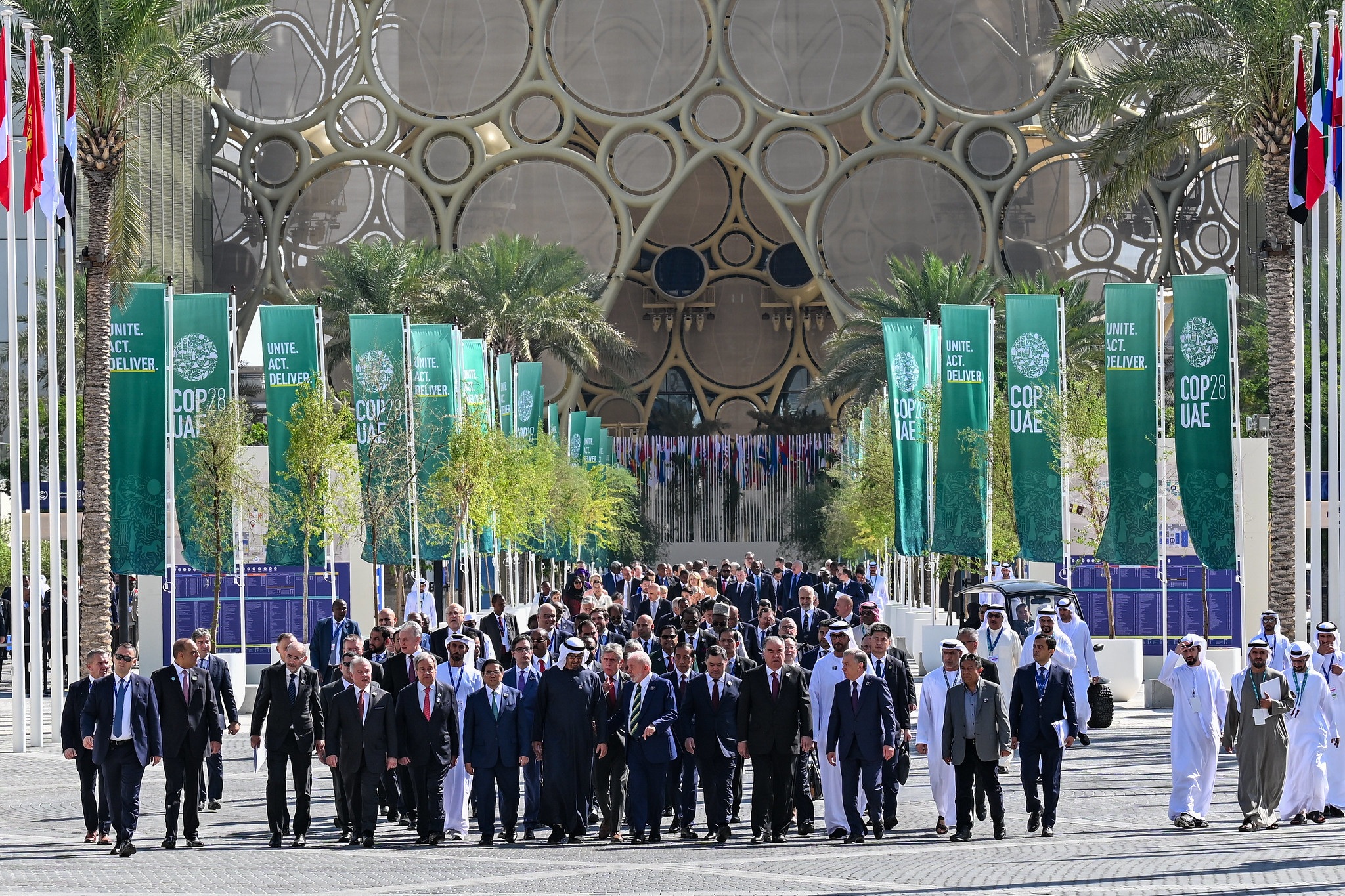 Thủ tướng bắt đầu cùng nguyên thủ, lãnh đạo các nước dự Hội nghị COP28 - 12