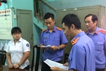 Bắt nguyên chấp hành viên dân sự chiếm đoạt tài sản