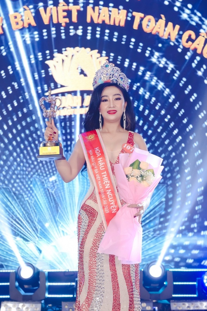 Doanh nhân Nguyễn Thị Kim Phương đăng quang Hoa hậu thiện nguyện cuộc thi bởi hoàn thành tốt đề án nhân ái của BTC đề ra.