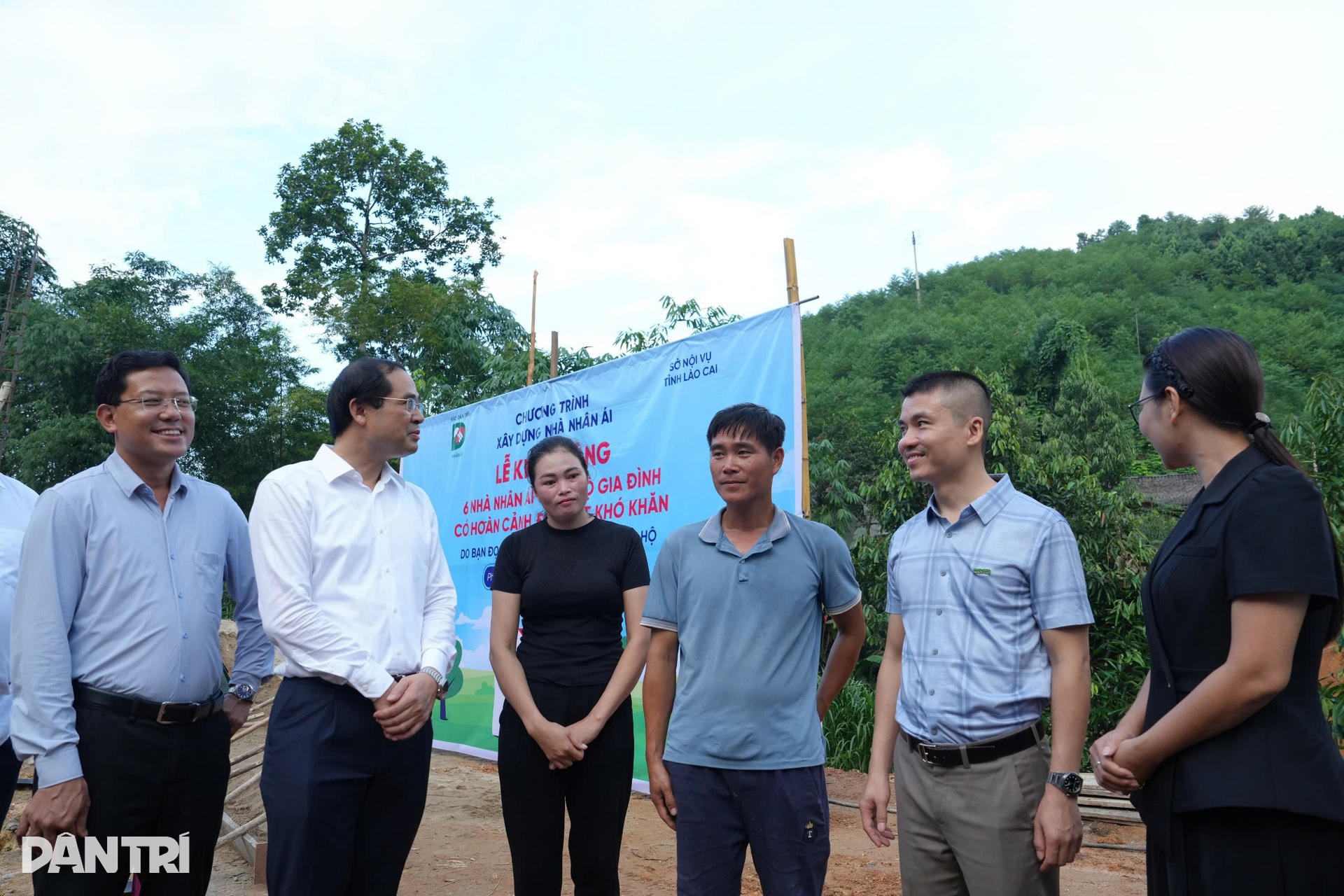 Khánh thành tuyến đường Làng Nủ, công trình xây dựng bằng cả yêu thương - 15 Khánh thành tuyến đường Làng Nủ, công trình xây dựng bằng cả yêu thương - 15