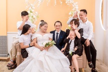 Tiết lộ bất ngờ sau bộ ảnh cưới "chồng mù, vợ mồ côi U80" ở Nghệ An