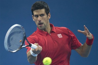 Djokovic tốc hành vượt qua vòng tứ kết