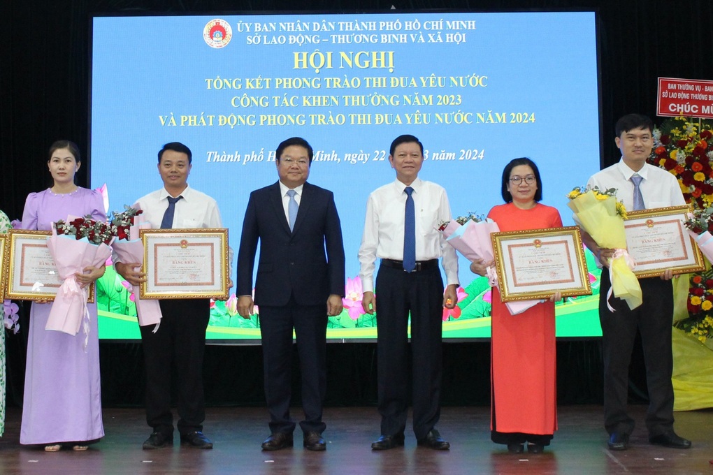 TPHCM không còn hộ nghèo theo chuẩn quốc gia - 2 TPHCM không còn hộ nghèo theo chuẩn quốc gia - 2