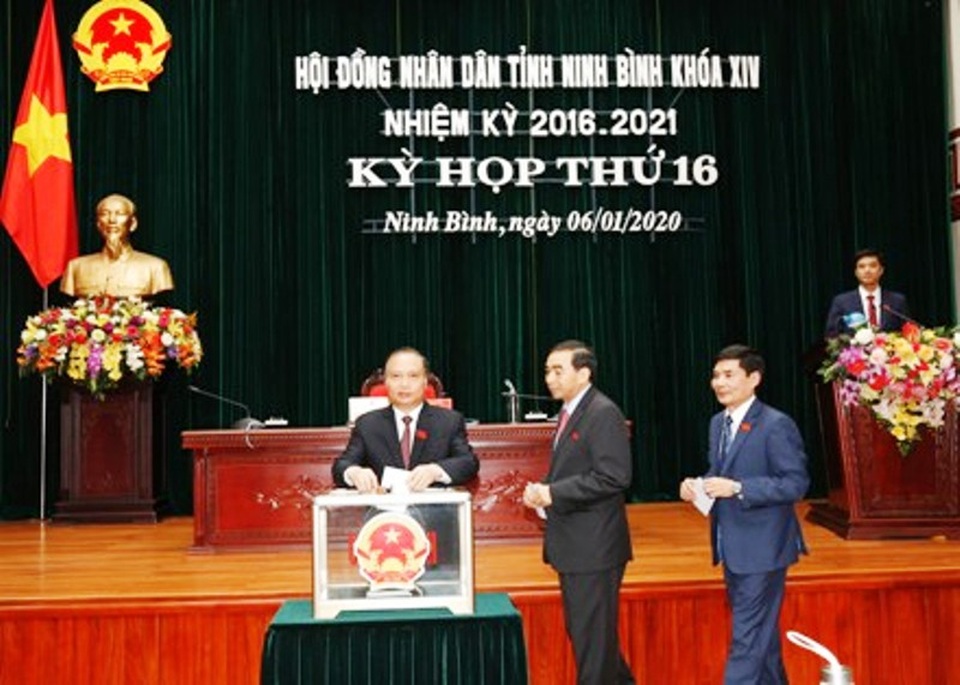 Giám đốc Sở Nội vụ và Bí thư huyện được bầu làm Phó Chủ tịch HĐND Ninh Bình - 1 Giám đốc Sở Nội vụ và Bí thư huyện được bầu làm Phó Chủ tịch HĐND Ninh Bình - 1
