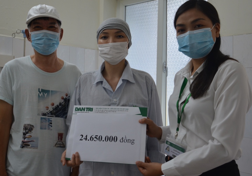 Nữ điều dưỡng mắc ung thư kép nghẹn ngào được bạn đọc tiếp tục giúp đỡ - 1 Nữ điều dưỡng mắc ung thư kép nghẹn ngào được bạn đọc tiếp tục giúp đỡ - 1