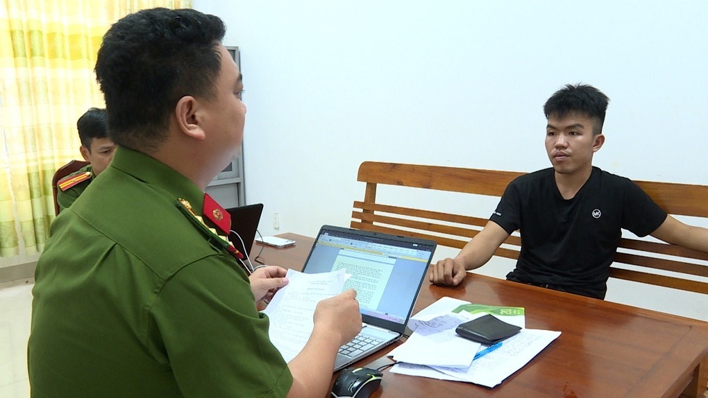 Công an TPHCM khen thưởng đơn vị phá án cô gái bị giết, giấu xác vào vali - 2 Công an TPHCM khen thưởng đơn vị phá án cô gái bị giết, giấu xác vào vali - 2