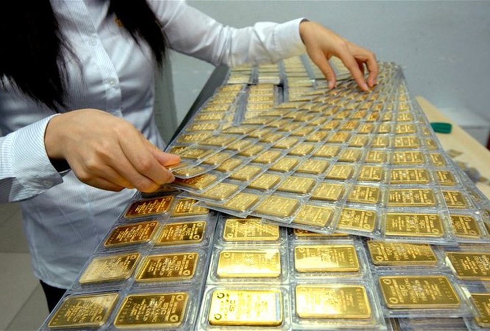 Ồ ạt bán tháo vàng chốt lời, chứng khoán về mốc an toàn - 1 Ồ ạt bán tháo vàng chốt lời, chứng khoán về mốc an toàn - 1