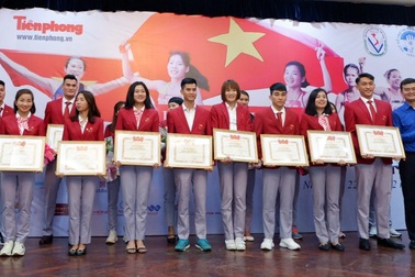 Lễ trao thưởng các VĐV điền kinh giành thành tích cao tại SEA Games 30