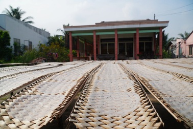 Làm từ mờ sáng bên nồi nước sôi, phụ nữ làng bánh kiếm tiền triệu mỗi ngày