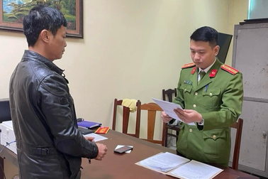 Bắt khẩn cấp một Phó phòng Tài nguyên và Môi trường ở Phú Thọ