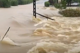 16 người mắc kẹt trong khu Rào Trăng khi nước lũ dâng cao