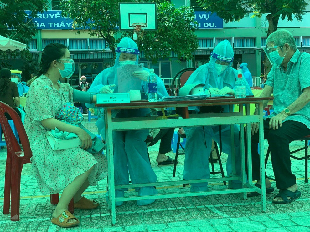 Xúc động câu chuyện ba chị em ruột cùng đăng ký tham gia chống dịch ở TPHCM - 3 Xúc động câu chuyện ba chị em ruột cùng đăng ký tham gia chống dịch ở TPHCM - 3
