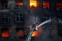 Cháy nhà máy ở Bangladesh làm 52 người chết, công nhân nhảy từ tầng cao