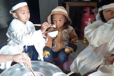 Bạn đọc giúp đỡ 3 đứa trẻ mồ côi bố hơn 95 triệu đồng