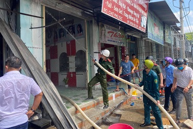 "Bà hỏa" thiêu rụi nhiều ki ốt tại chợ huyện ngày mùng 1 Tết