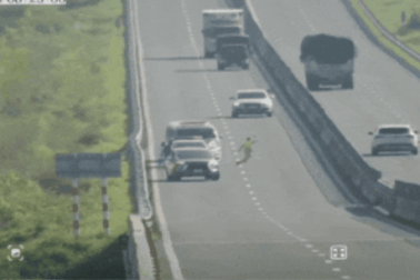 Cục CSGT lên tiếng về vụ xe tuần tra bị ô tô cứu thương đâm trên cao tốc