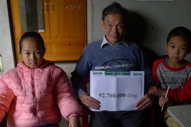Gần 93 triệu đồng đến với 2 đứa trẻ có mẹ chết, bố tâm thần