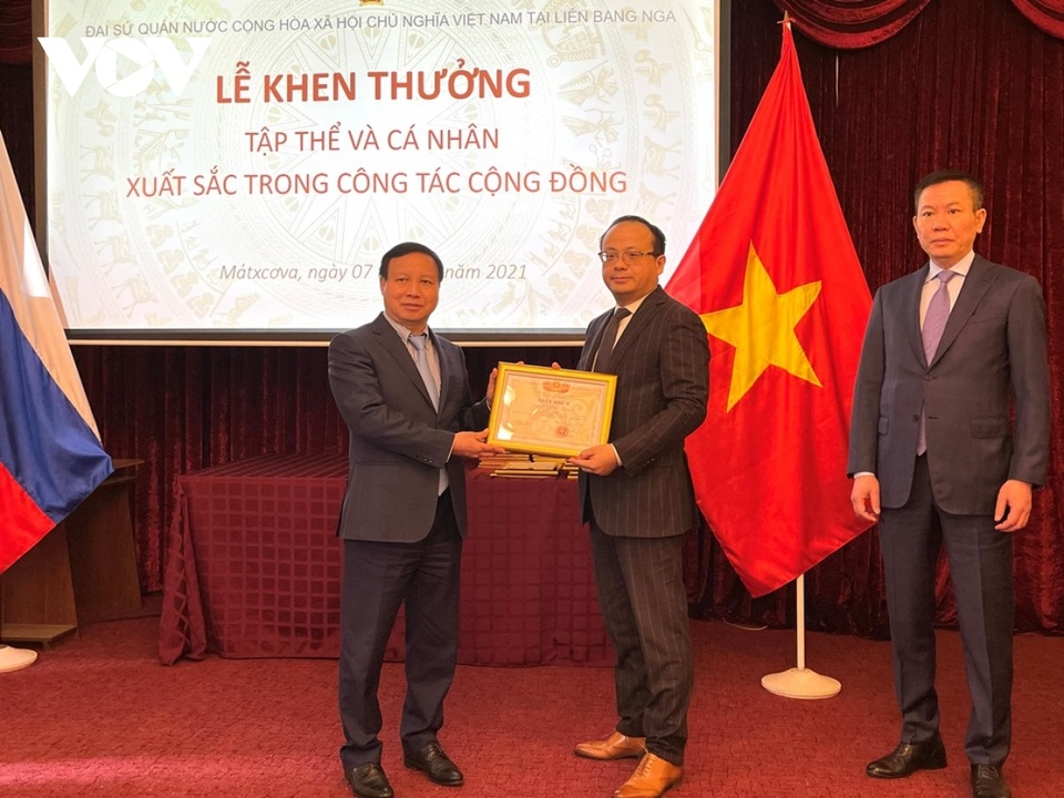 Khen thưởng tập thể, cá nhân xuất sắc trong cộng đồng người Việt tại Nga - 2 Khen thưởng tập thể, cá nhân xuất sắc trong cộng đồng người Việt tại Nga - 2