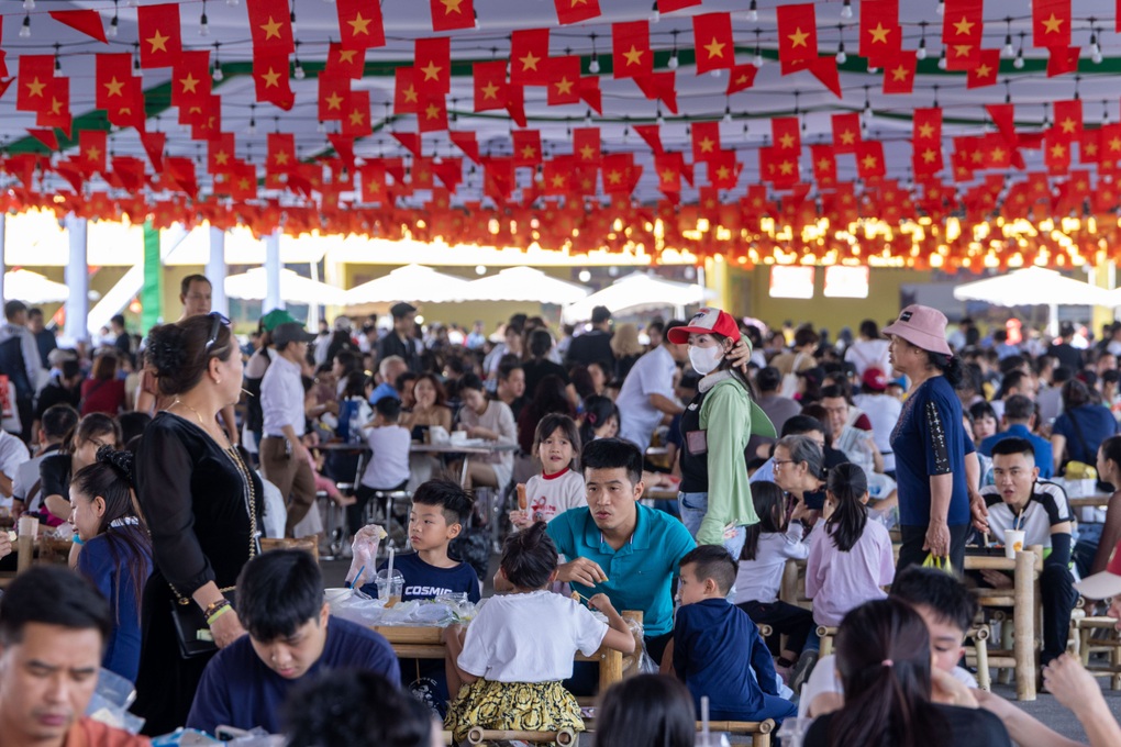 Hội chợ Mùa Thu lần thứ nhất - 2025: Dấu ấn mới của Vingroup với các sự kiện tầm cỡ - 11 Hội chợ Mùa Thu lần thứ nhất - 2025: Dấu ấn mới của Vingroup với các sự kiện tầm cỡ - 11