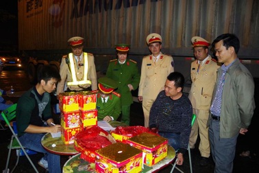 Bắt hơn 10 vụ vận chuyển pháo, thu giữ gần 2 tạ pháo lậu