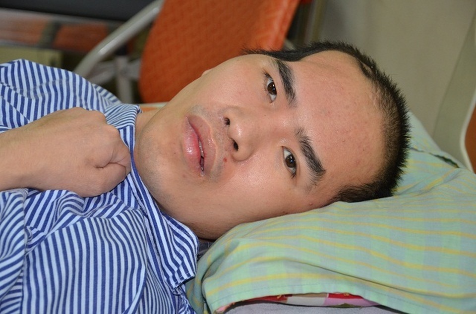 Chàng trai bị tai nạn suýt chết trong ngày đăng kí kết hôn được bạn đọc tiếp tục giúp đỡ - 1 Chàng trai bị tai nạn suýt chết trong ngày đăng kí kết hôn được bạn đọc tiếp tục giúp đỡ - 1