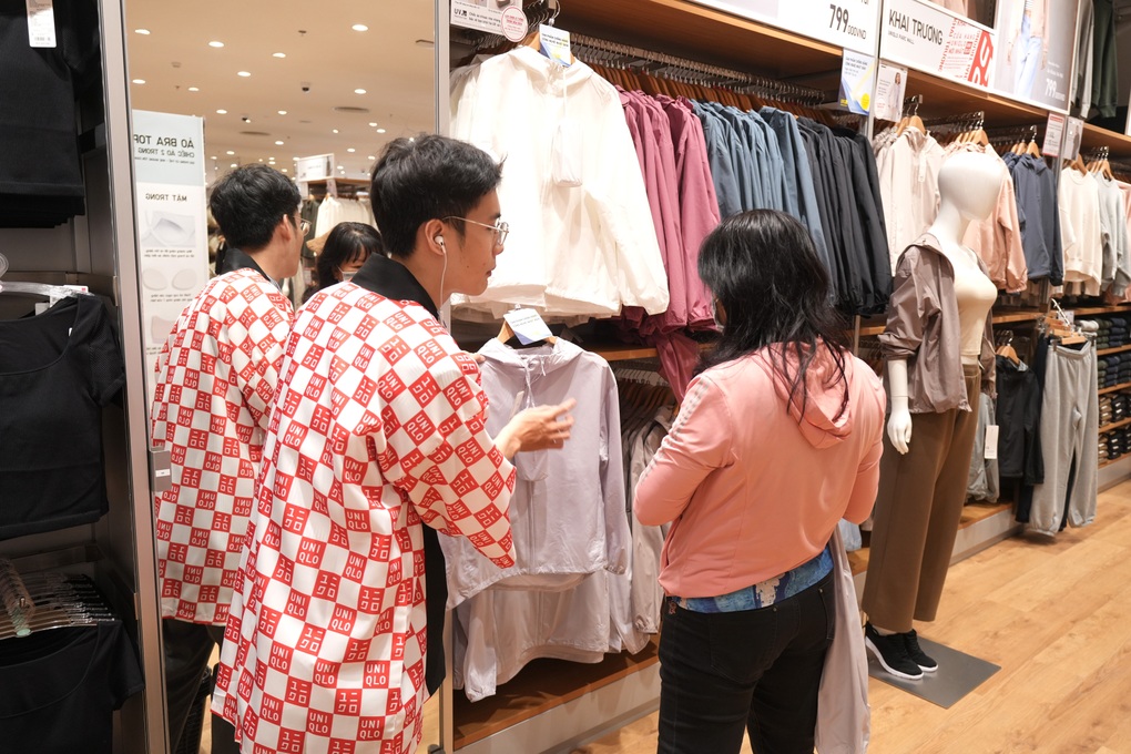 Văn hóa phục vụ kết nối UNIQLO với người tiêu dùng - 2 Văn hóa phục vụ kết nối UNIQLO với người tiêu dùng - 2