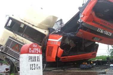 8 vụ tai nạn xe khách thảm khốc của giao thông đường bộ Việt Nam 