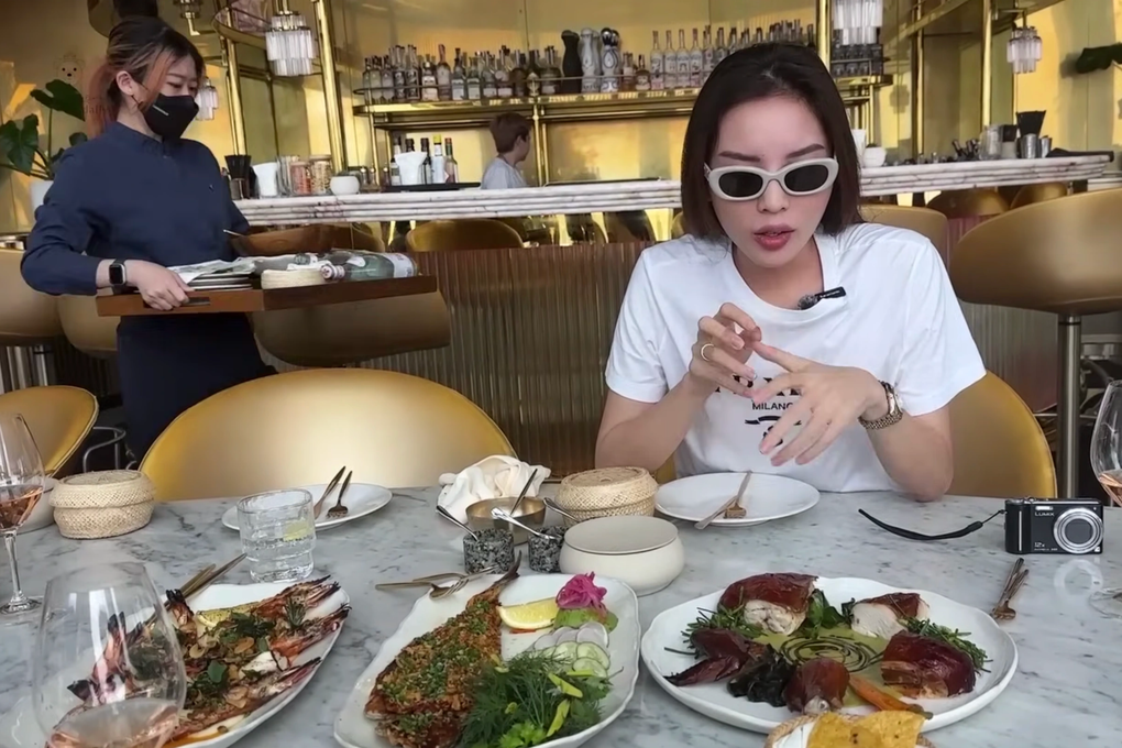 Kỳ Duyên - Minh Triệu ăn sạch Bangkok từ quán sang trọng đến vỉa hè - 3 Kỳ Duyên - Minh Triệu ăn sạch Bangkok từ quán sang trọng đến vỉa hè - 3