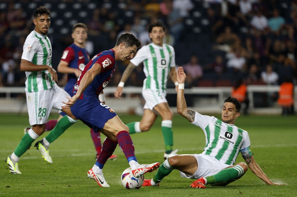 Felix và Lewandowski ghi bàn, Barcelona đại thắng 5-0 - 2 Felix và Lewandowski ghi bàn, Barcelona đại thắng 5-0 - 2