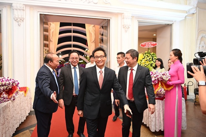 Các lãnh đạo tham dự lễ bế mạc Liên hoan Phát thanh toàn quốc lần thứ XV-2022.