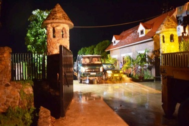 Công ty khai thác cát chui “nhốt” đoàn kiểm tra hơn 4 tiếng