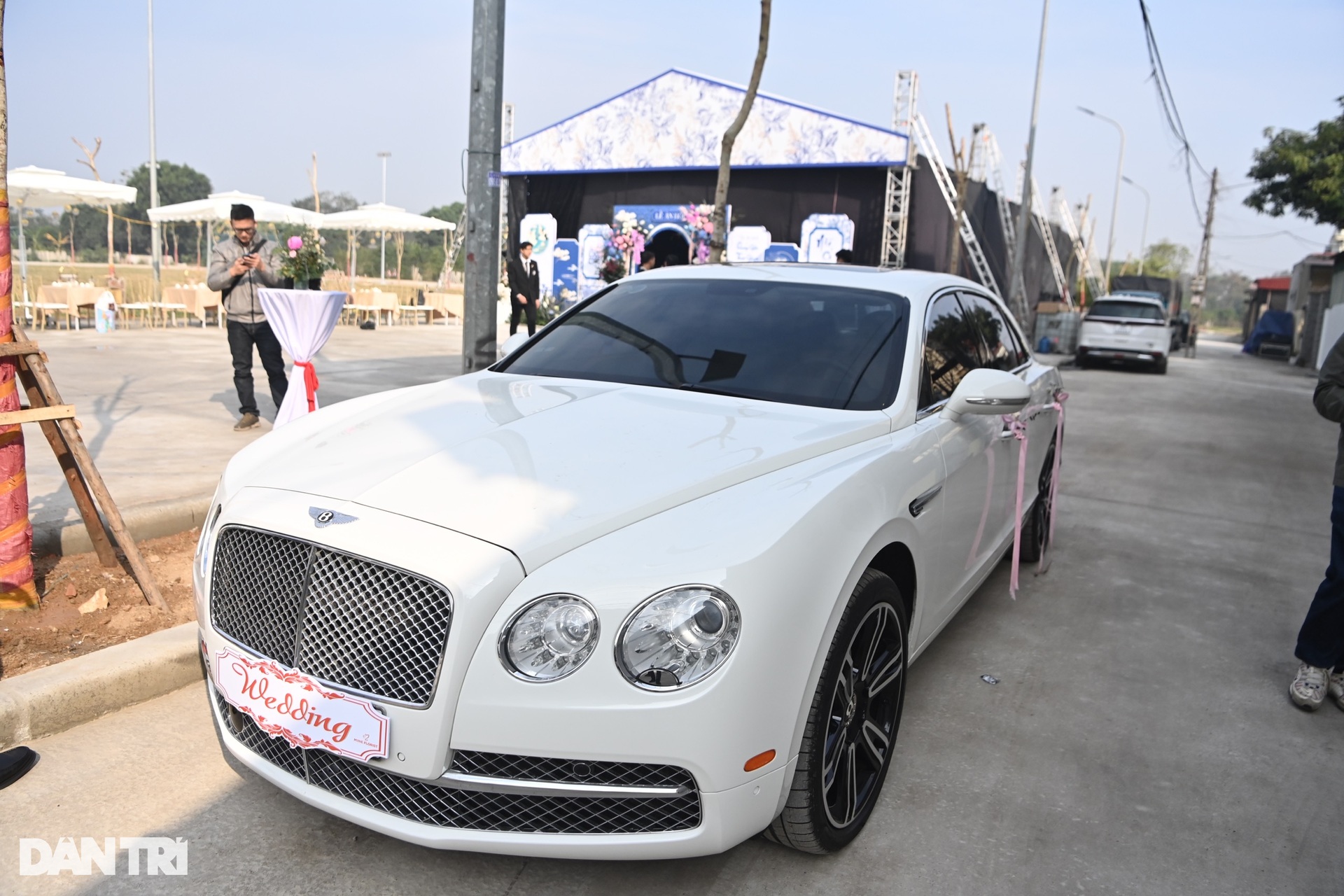 Ăn hỏi Quang Hải: Nhà trai dựng rạp hoành tráng, đưa sính lễ bằng xe sang - 7 Ăn hỏi Quang Hải: Nhà trai dựng rạp hoành tráng, đưa sính lễ bằng xe sang - 7