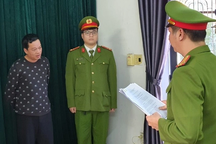 Thuê ô tô xịn, cầm cố lấy 4 tỷ đồng