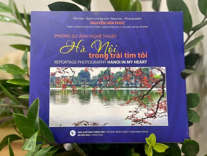 Cuốn phóng sự ảnh nghệ thuật “Hà Nội trong trái tim tôi” của nghệ sĩ nhiếp ảnh Nguyễn Văn Phúc.