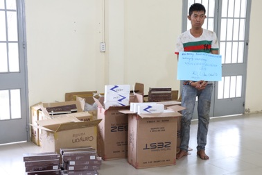 Thấy đối tượng vận chuyển hàng cấm, người dân báo công an