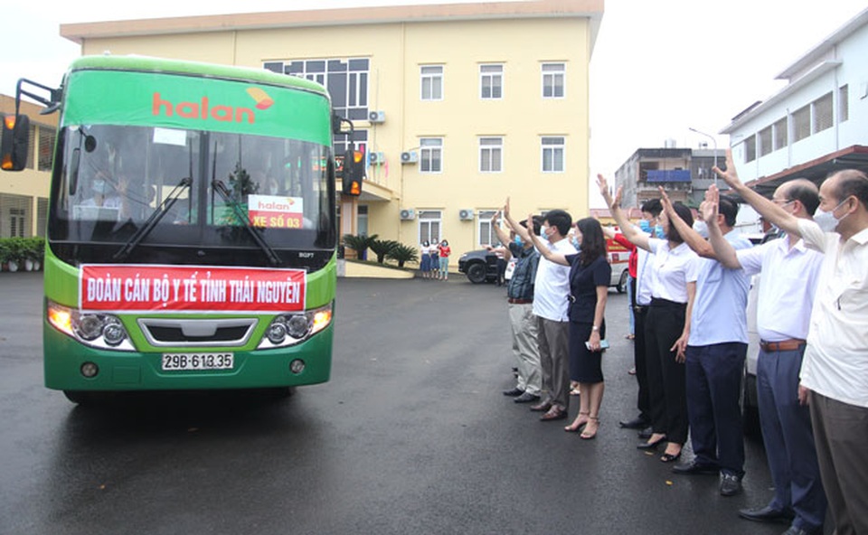 Hình ảnh xúc động 51 y, bác sĩ Thái Nguyên đến giúp Bắc Giang chống dịch - 2 Hình ảnh xúc động 51 y, bác sĩ Thái Nguyên đến giúp Bắc Giang chống dịch - 2