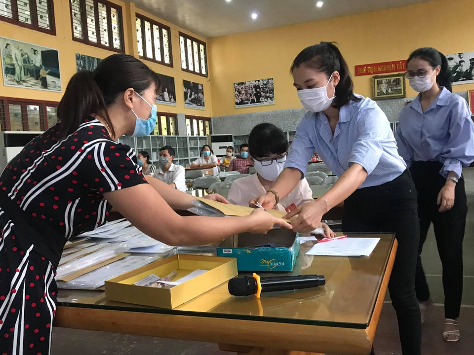 Thí sinh bật khóc, suýt nhỡ thi tốt nghiệp vì bất ngờ đau bụng - 6