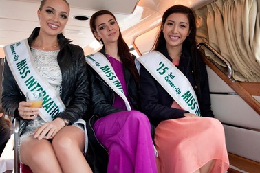 Á hậu quốc tế Thúy Vân vui chơi tại Nhật Bản