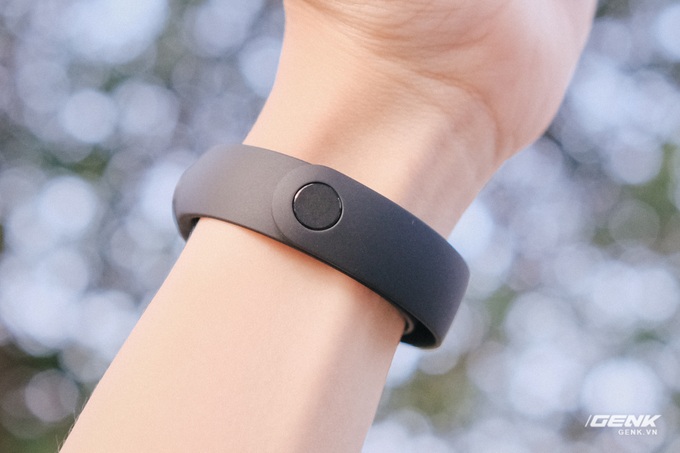 Trên tay Mi Band 6: Nâng cấp lên màn hình tràn viền, có đo SpO2, đã hỗ trợ tiếng Việt, giá 800,000 đồng - Ảnh 8. Trên tay Mi Band 6: Nâng cấp lên màn hình tràn viền, có đo SpO2, đã hỗ trợ tiếng Việt, giá 800,000 đồng - Ảnh 8.
