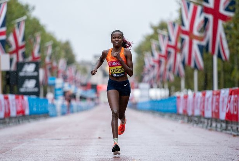 Vua marathon Eluid Kipchoge chấm dứt sự thống trị ở giải chạy tại Anh - 5 Vua marathon Eluid Kipchoge chấm dứt sự thống trị ở giải chạy tại Anh - 5