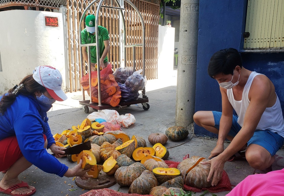 Những anh nuôi đặc biệt khi người dân Đà Nẵng ở yên trong nhà - 1 Những anh nuôi đặc biệt khi người dân Đà Nẵng ở yên trong nhà - 1