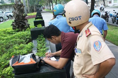 Lập biên bản vi phạm đối với taxi “lạ” Uber