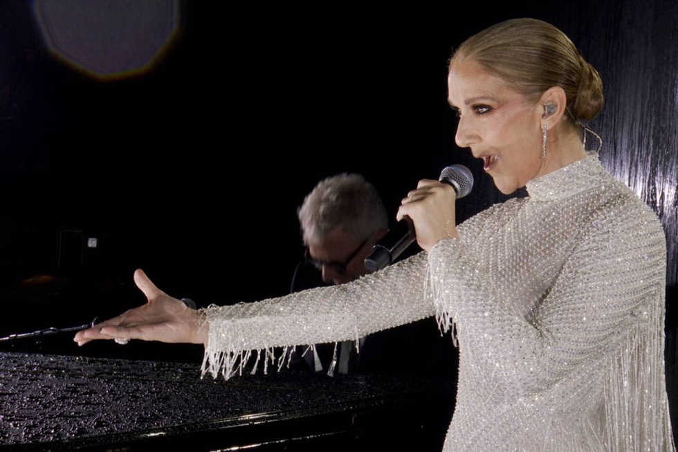 Lý do màn biểu diễn của Celine Dion đã cứu lễ khai mạc Olympic Paris 2024 - 1 Lý do màn biểu diễn của Celine Dion đã cứu lễ khai mạc Olympic Paris 2024 - 1