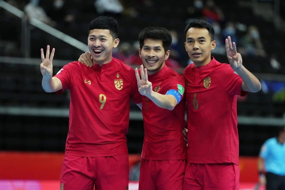 Thắng đậm 9-4, tuyển futsal Thái Lan gặp Kazakhstan ở vòng 1/8 World Cup - 3 Thắng đậm 9-4, tuyển futsal Thái Lan gặp Kazakhstan ở vòng 1/8 World Cup - 3