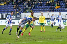 Văn Hậu dự bị trong ngày Heerenveen nếm trái đắng